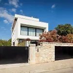 Z6 - Luxury Retreat In The Heart Of Villa