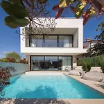 Z6 - Luxury Retreat In The Heart Of Villa