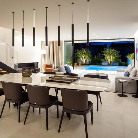 Z6 - Luxury Retreat In The Heart Of Villa